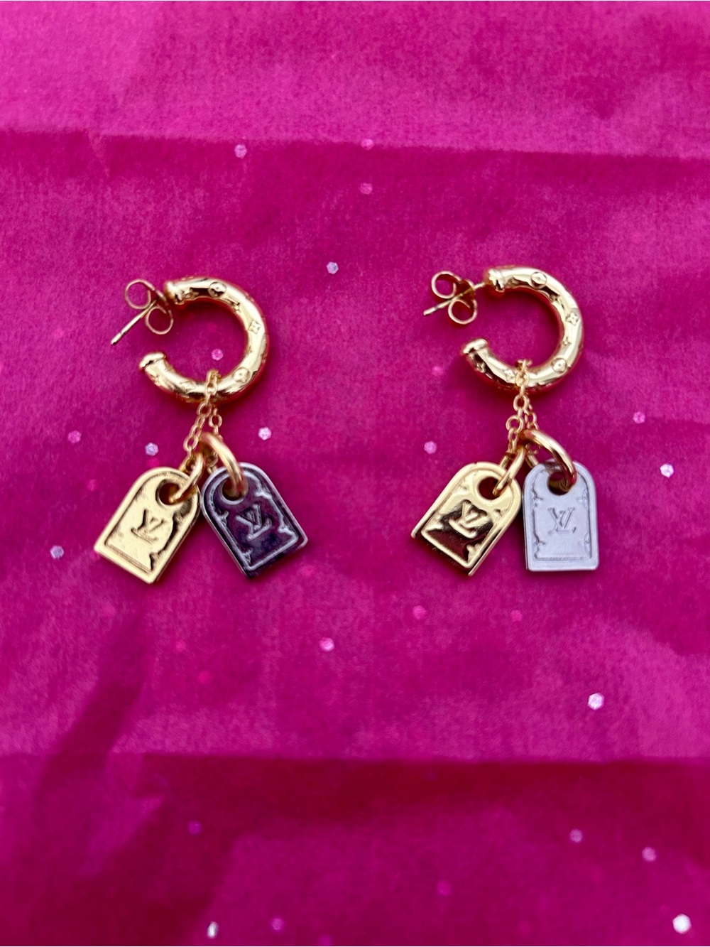Fashion Jewelry Gold Hoop Earrings with Gold and Silver Tag Charms